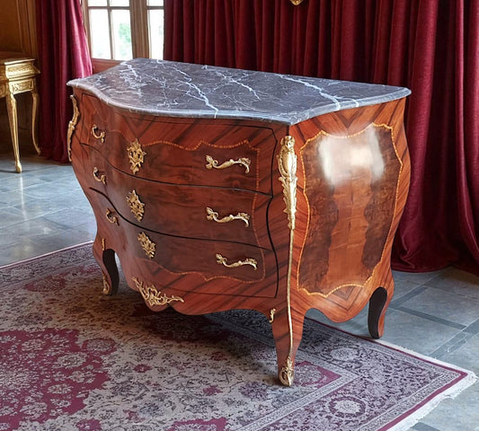 Majestätische Barock Kommode – Massivholz, Bronze-Verzierungen & Marmor