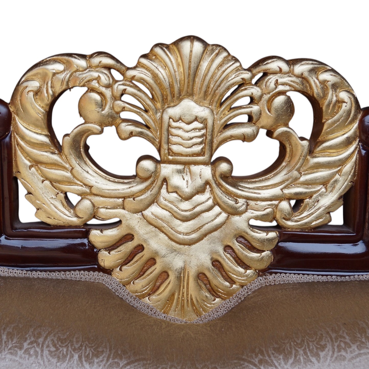 Mahagoni Mini-Sofa: Barock Akzent – Dunkelholz, Gold und Beige