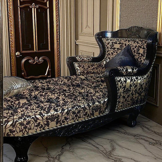 Château-Chaiselongue: Luxusliege aus Massivholz – Dunkel Finish mit Goldfaden-Bezug