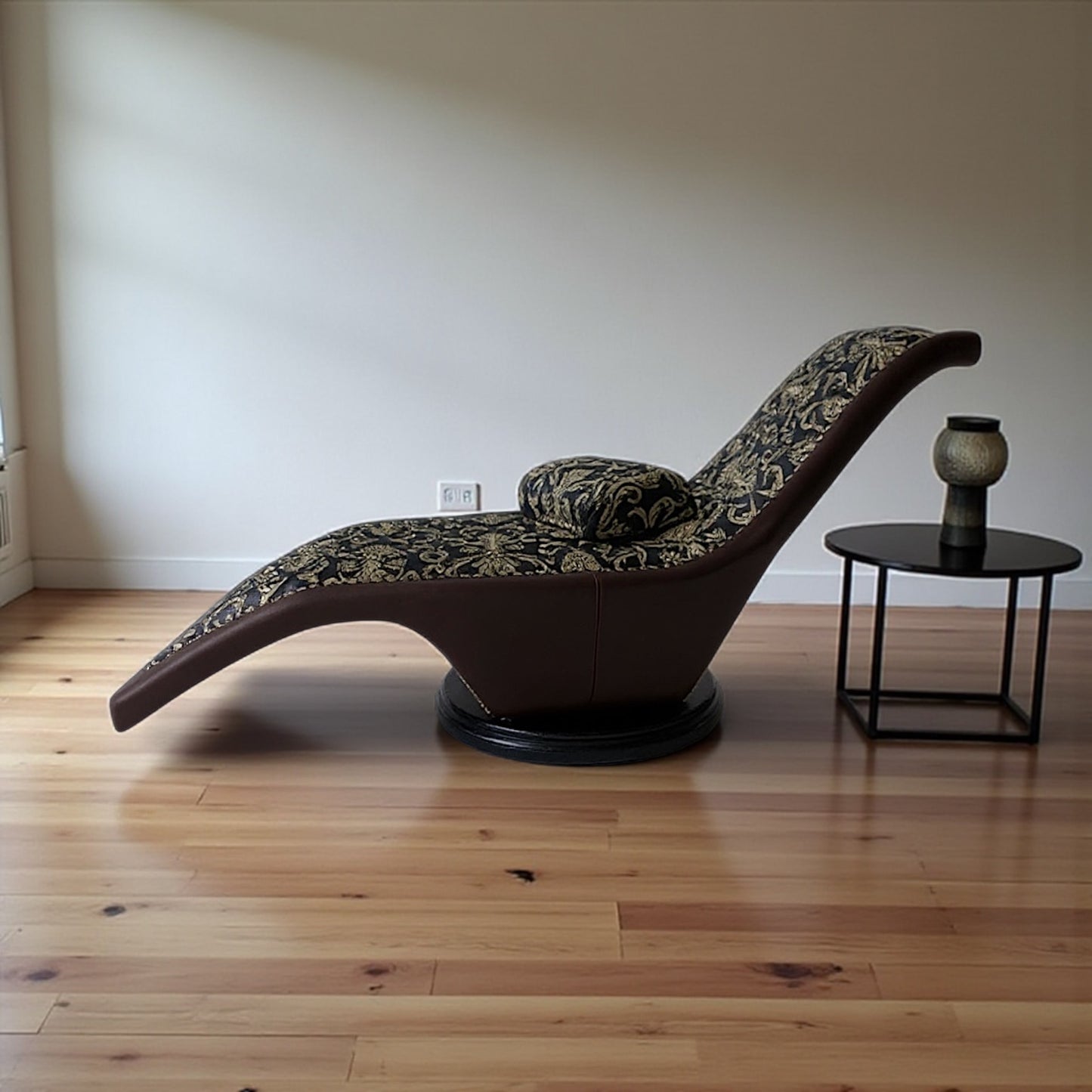 Drehbare Luxus-Chaiselongue 360° – Schwarz-Gold Brokat