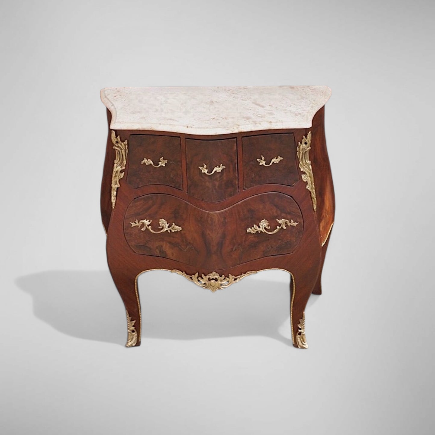 Verführerische Barock Kommode – Massivholz, Intarsien & Bronze-Details