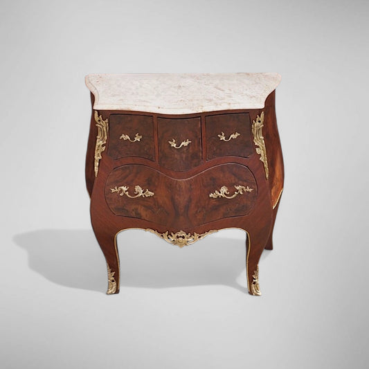 Verführerische Barock Kommode – Massivholz, Intarsien & Bronze-Details