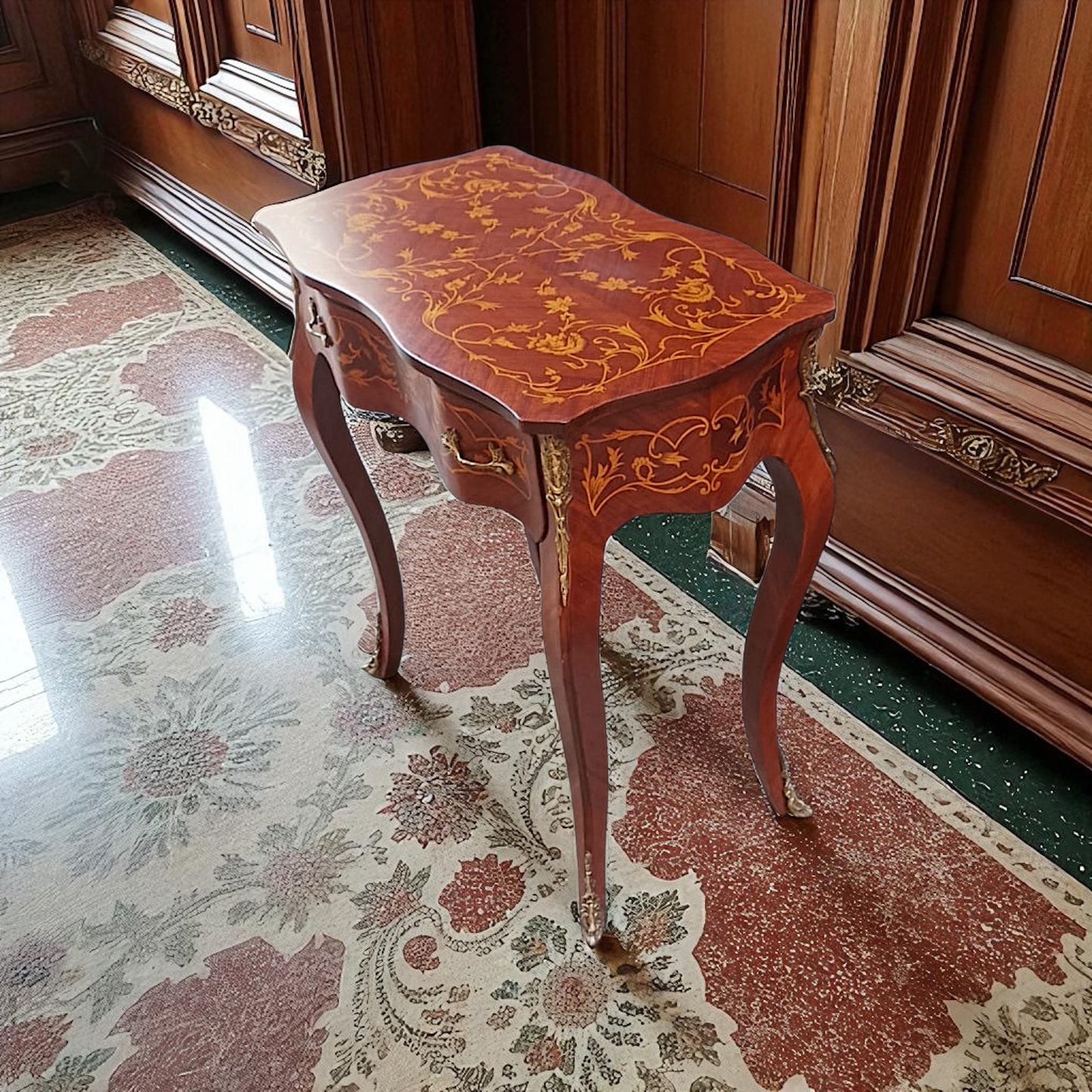 Barock Nachttisch / Beistelltisch – Intarsien, Mahagoni, Handgefertigt